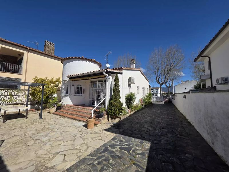 Foto 02a1a01a-c823-422a-98b3-3a5bd6120ad5. Casa amb calefacció aparcament piscina a Peni Empuriabrava