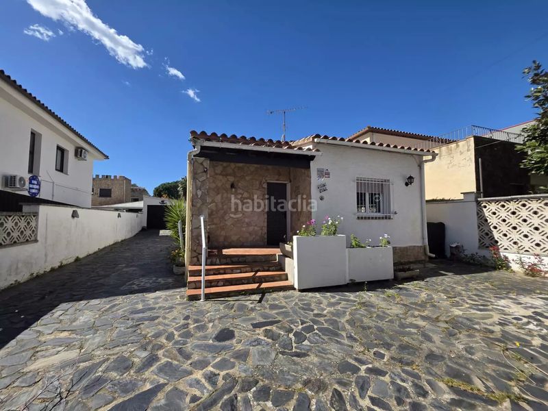 Foto ddd322a3-5bf5-4fde-a497-c18749d0e713. Casa amb calefacció aparcament piscina a Peni Empuriabrava