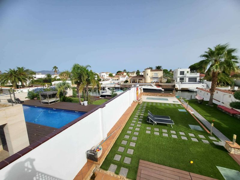 Foto 31d9b2a7-0cee-4678-98b6-588aa746c946. Casa  en venta con garaje para barco en Tordera - Fluvià - Llobregat Empuriabrava