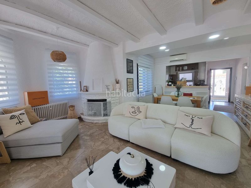 Foto 0f422878-28f2-48c0-b24a-3f8ebefe7fa3. Casa amb aparcament piscina a Segre - Ebre - Ter Empuriabrava