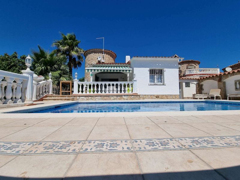 Foto 1941e770-9c88-4b3c-b527-5239e467a2fe. Casa amb aparcament piscina a Segre - Ebre - Ter Empuriabrava