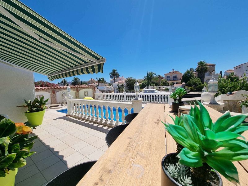 Foto a3f77263-f298-4289-b931-57c610c2f360. Casa amb aparcament piscina a Segre - Ebre - Ter Empuriabrava