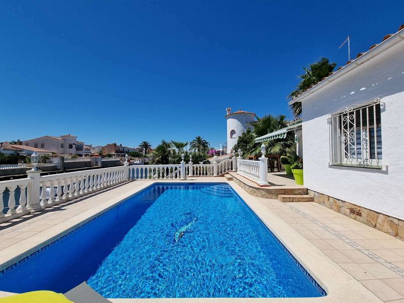 Foto fa6b74b3-0dca-4d85-886e-a9295322b78d. Casa amb aparcament piscina a Segre - Ebre - Ter Empuriabrava