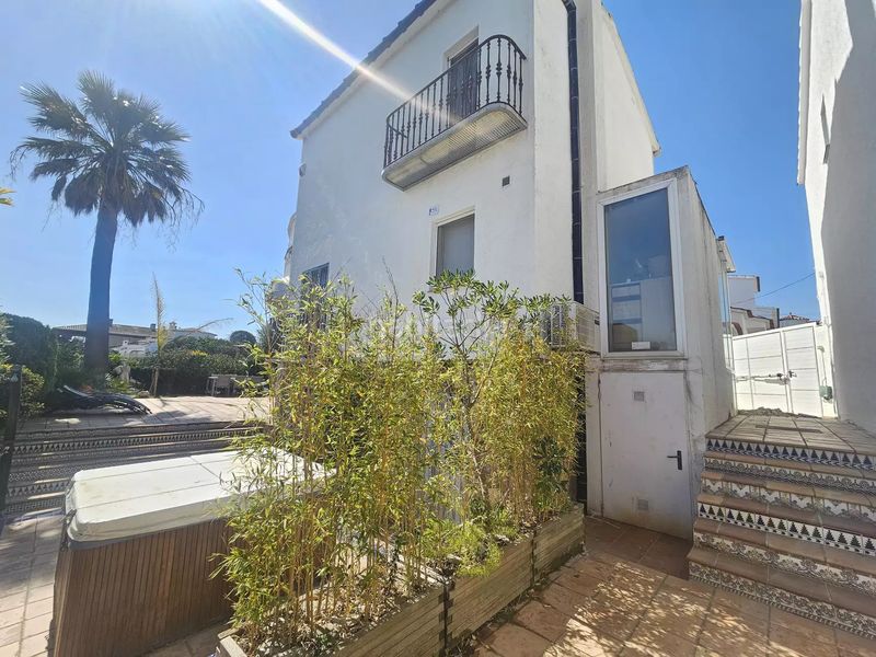 Foto 09141269-6dc5-483d-994b-8dd5a48a96c3. Casa amb calefacció aparcament a Francolí - Freser - Noguera Empuriabrava