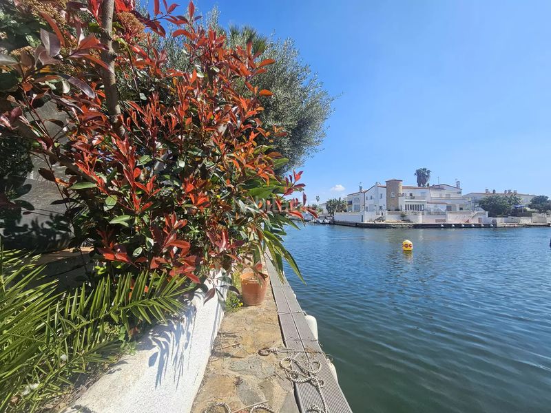 Foto 2c786754-ee9e-4267-93d8-91a2f9ab5972. Casa amb calefacció aparcament a Francolí - Freser - Noguera Empuriabrava