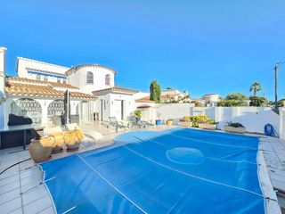 Maison à Carmençó. Casa en venta en empuriabrava.