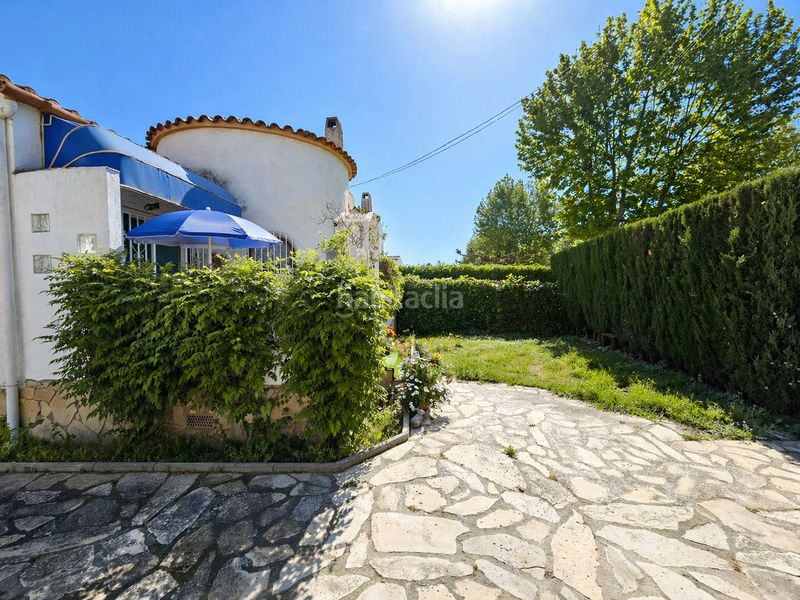Foto 11111949-7c55-4368-92ac-7a0c4ab06713. Casa amb aparcament a Requesens Empuriabrava