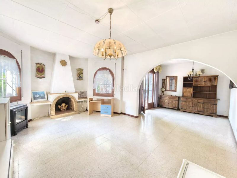 Foto d2a970c2-fe9d-4960-9e54-068e594c1977. Casa amb aparcament a Requesens Empuriabrava
