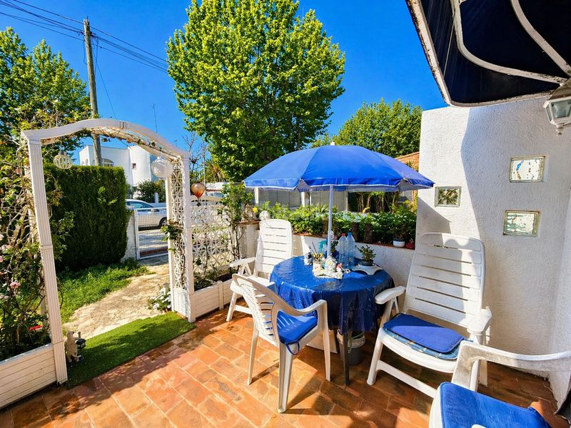 Foto df345fd5-fd82-4ad5-8fe9-3f8fc515e644. Casa amb aparcament a Requesens Empuriabrava