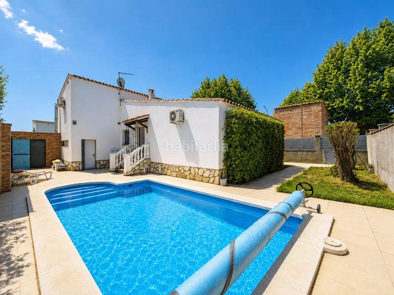 Foto c0a1c139-c6f6-4211-8360-53478709301d. Casa amb calefacció aparcament piscina a Requesens Empuriabrava