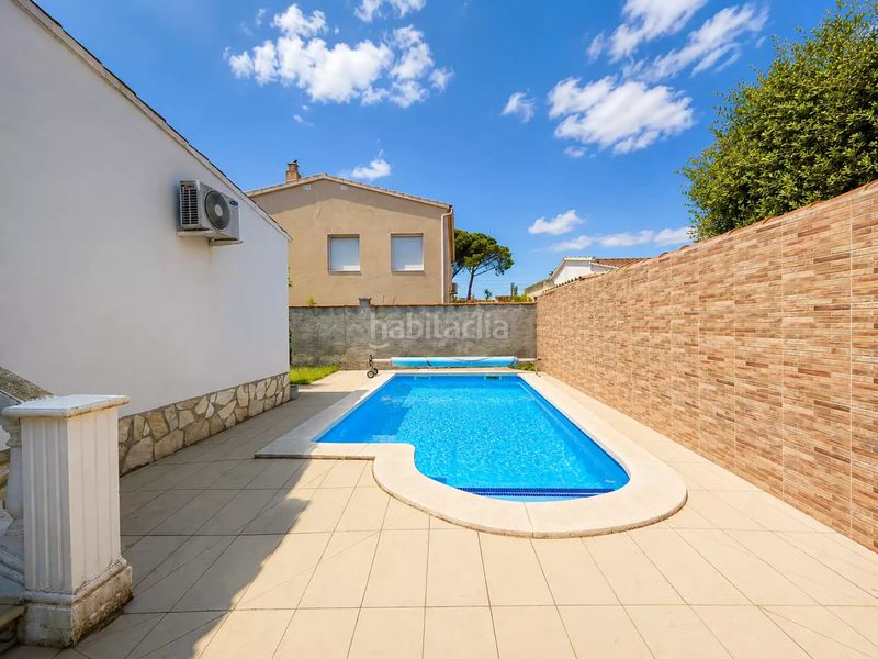 Foto cd234be3-64a5-42f0-9151-ecc848ca0e0b. Casa amb calefacció aparcament piscina a Requesens Empuriabrava