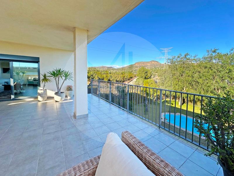 Foto f9884fa4-7c35-40a7-ac1a-52ad87b73fa2. Chalet mit heizung parking pool in Alfinach - Monasterios Puçol