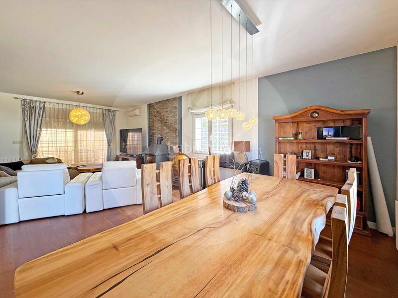 Foto 1b6cedac-b3bf-44b0-8e42-28945503f17f. Xalet amb calefacció aparcament piscina a Entrepinos Eliana (l´)