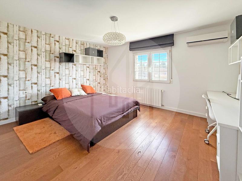 Foto 1c0d2605-89ca-4067-80e2-465f19412353. Xalet amb calefacció aparcament piscina a Entrepinos Eliana (l´)