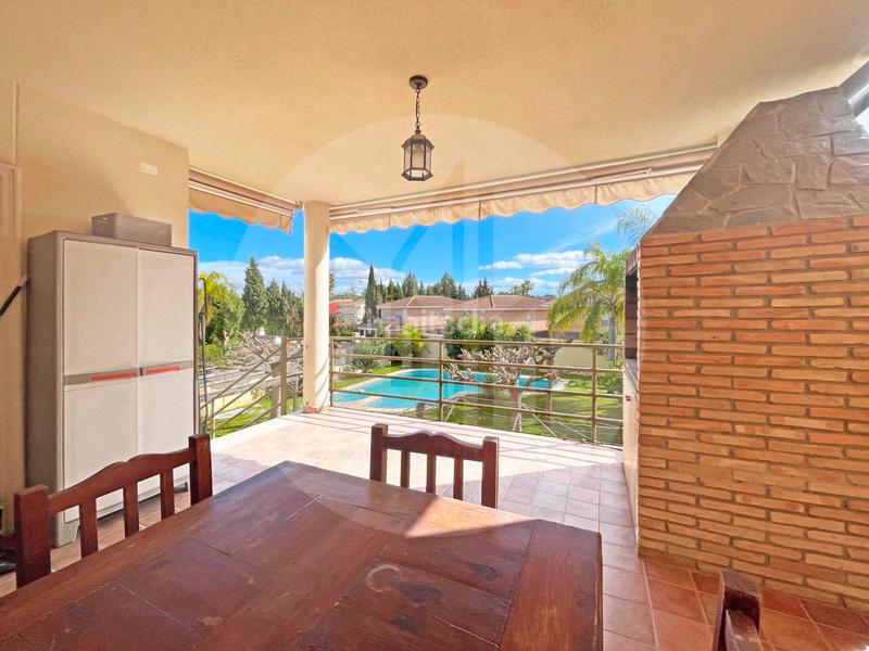 Foto 6197dc8b-fdfc-4cc1-8dae-0d7ca6c068b0. Xalet amb calefacció aparcament piscina a Entrepinos Eliana (l´)