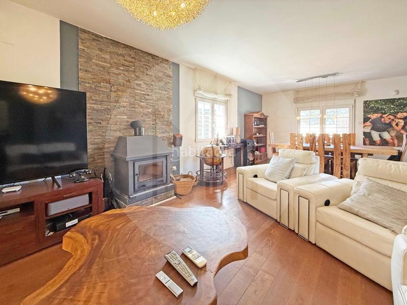 Foto 82bdd07b-3f7a-490a-a46d-fc2dc9797764. Xalet amb calefacció aparcament piscina a Entrepinos Eliana (l´)