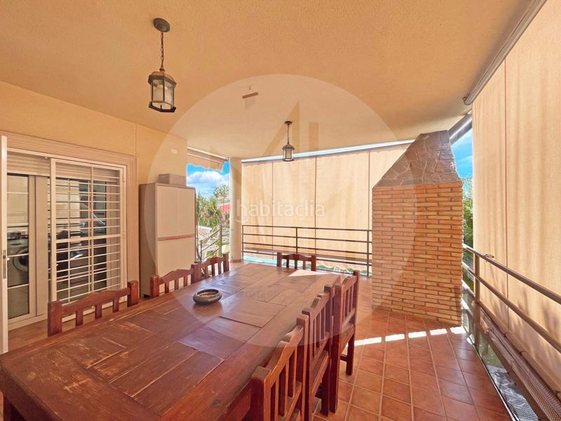 Foto a17bd66b-a94e-4b89-8c08-1d43f99c2f0e. Xalet amb calefacció aparcament piscina a Entrepinos Eliana (l´)