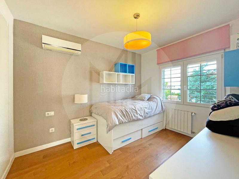 Foto a7b6a63c-82f8-42a0-ae18-c285d6bc6329. Xalet amb calefacció aparcament piscina a Entrepinos Eliana (l´)