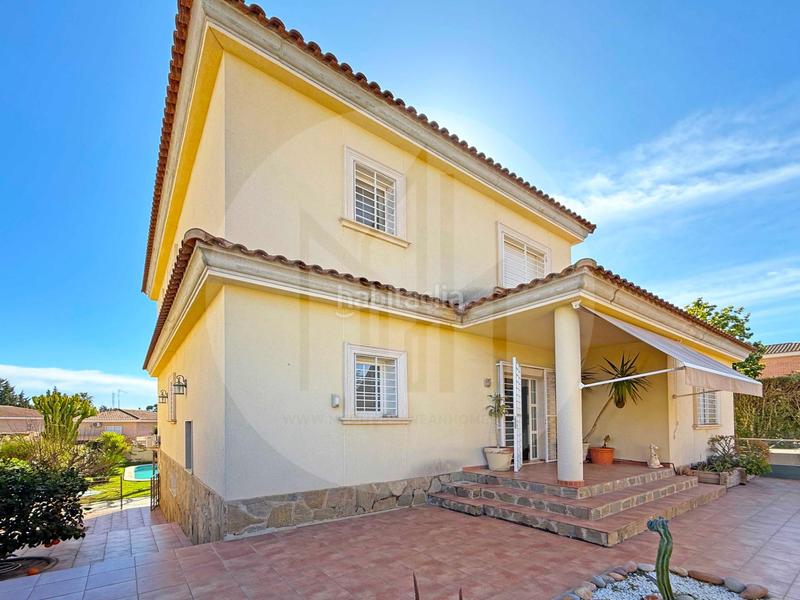 Foto c0c28436-2a1f-423e-b36d-388dabae710b. Xalet amb calefacció aparcament piscina a Entrepinos Eliana (l´)