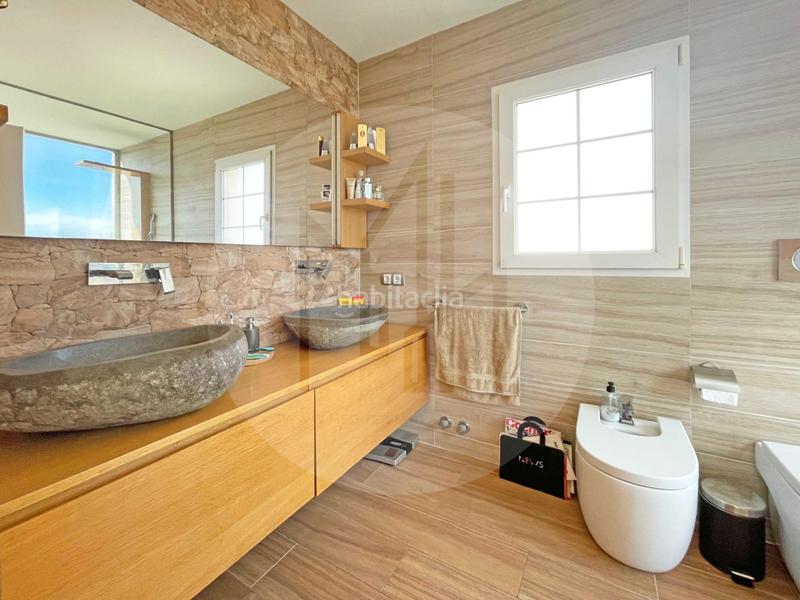 Foto c9331e23-7e4c-42fe-b04a-888b6efe5ad6. Xalet amb calefacció aparcament piscina a Entrepinos Eliana (l´)