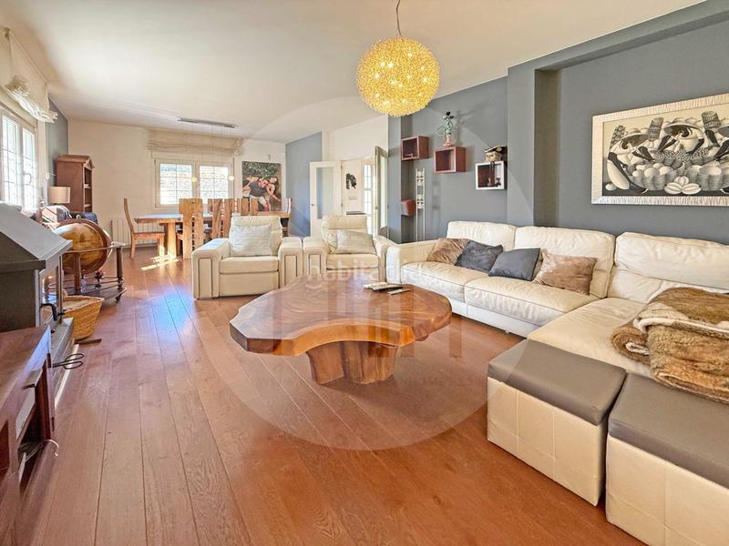 Foto e7cb8227-2e8d-450c-8e71-266e48974189. Xalet amb calefacció aparcament piscina a Entrepinos Eliana (l´)