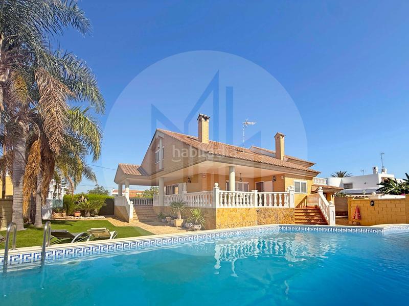 Foto 368a8a6f-5c10-4dfb-b77c-4351018587b0. Chalet with heating parking pool in Corinto-Almardà Sagunt