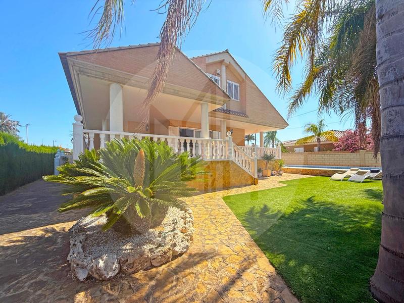 Foto ed21e91c-8ab0-420c-997c-b3d8b7d859e5. Chalet con riscaldamento parcheggio piscina in Corinto-Almardà Sagunt