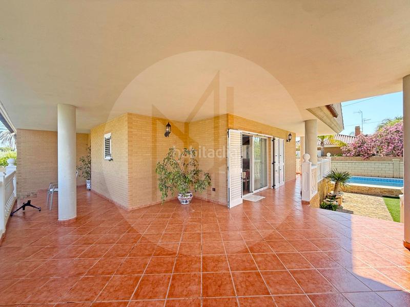 Foto 44e05851-8894-422b-a581-79a91d87e11d. Xalet amb calefacció aparcament piscina a Corinto-Almardà Sagunt