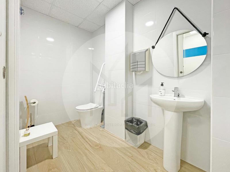 Foto ba51bcc1-d8cf-4576-a24a-a1579f8a111a. Local comercial a Mestalla Valencia