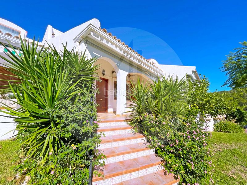 Foto a67d07e6-5e54-4422-85d9-ae8d9245e79a. Semi detached house with parking in Alcossebre