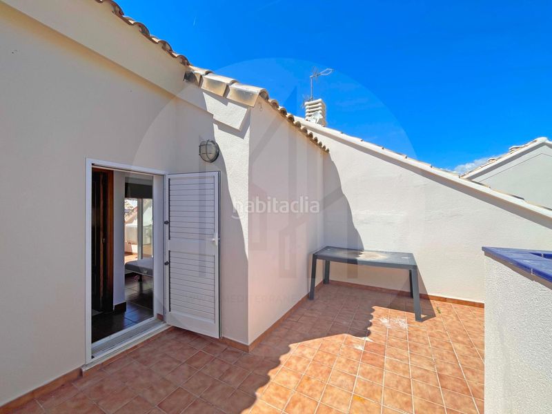 Foto cf6e7a2e-be7b-477e-9a48-1a6fbc149f03. Duplex con parcheggio piscina in Corinto-Almardà Sagunt