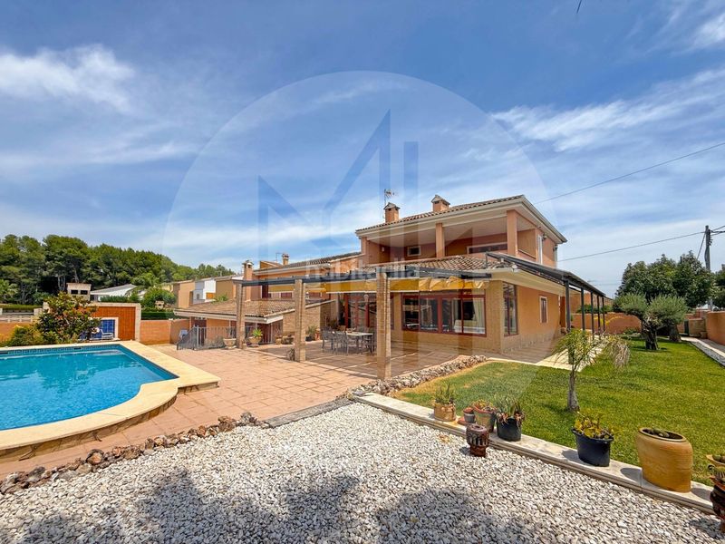 Foto 4e7867c0-e899-4438-a398-a8f1175f0c1d. Chalet en Riba - roja de Túria