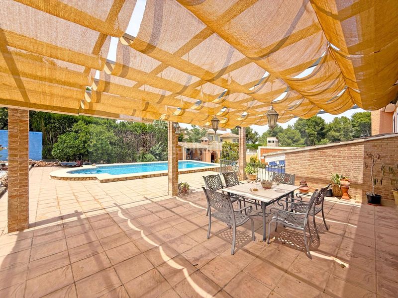Foto 7098de74-4641-4105-ac58-53f9d283b596. Chalet en Riba - roja de Túria