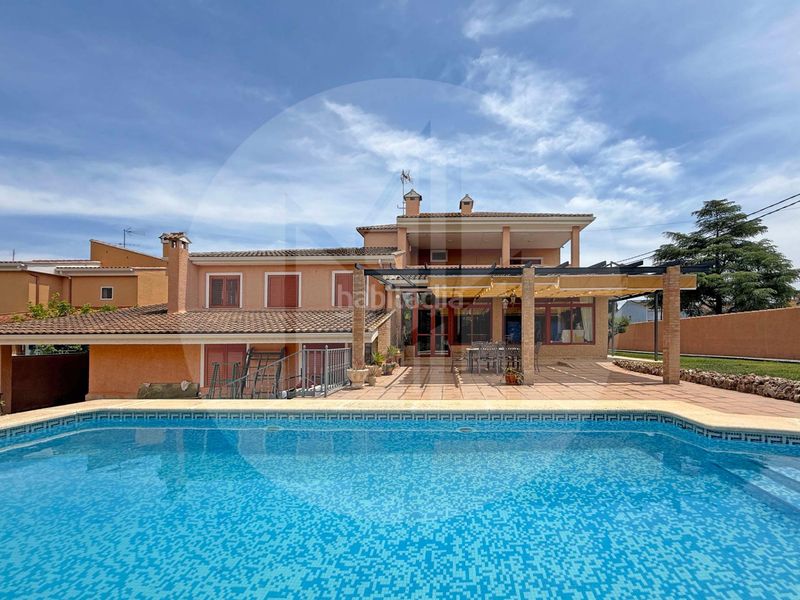 Foto a9249f0a-4b58-4b47-9bd6-38b7703517c7. Chalet en Riba - roja de Túria