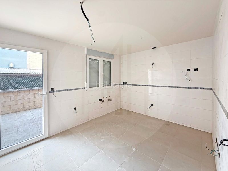 Foto d6360f92-c00c-4f6e-931f-384807f0a785. Casa adossada amb calefacció aparcament piscina a Almazora / Almassora