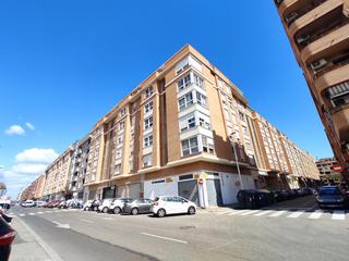 Local Comercial a Ausias March. .oportunidad única.se vende planta baja, esquinera, con acceso d