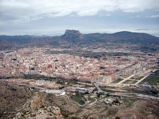 Terreny residencial a San Crispín-Huerta Nueva-Estación. .oportunidad.se vende suelo sin edificar en elda alicante, con u