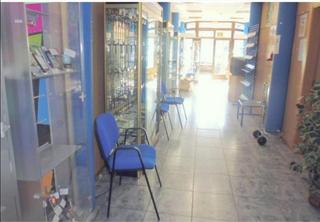 Local Comercial a Nou Benicalap. Magnífico local comercial con entreplanta, posibilidad de vivien
