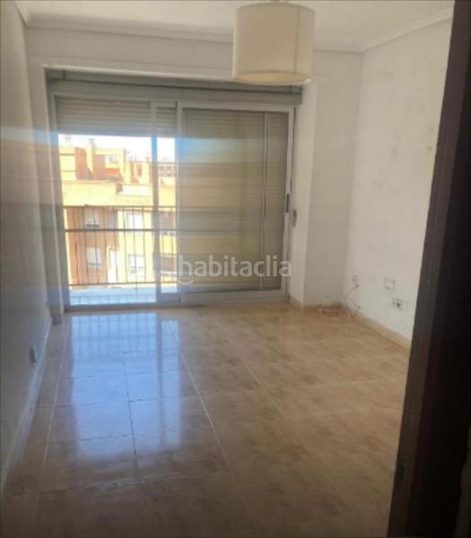 Foto 1a8646bd-e3fd-4fcf-9dea-1ce8e6b01c0c. Apartamento se vende acogedor inmueble en el distrito de benicalap, próximo al estadio nou mestalla club de fútbol sad y junto a la en Valencia