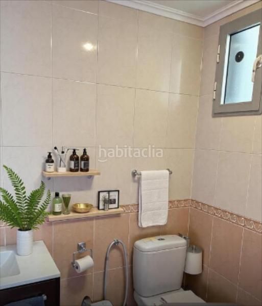 Foto 496f118b-5998-4372-a680-c5c74d8dc040. Apartamento se vende acogedor inmueble en el distrito de benicalap, próximo al estadio nou mestalla club de fútbol sad y junto a la en Valencia