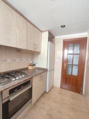 Apartament a Barrio Benicalap. Se vende acogedor inmueble en el distrito de benicalap, próximo
