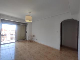 Apartament a Barrio Benicalap. Se vende acogedor inmueble en el distrito de benicalap, próximo