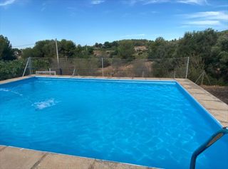 House in Casco Urbano. Chalet en venta con piscina.