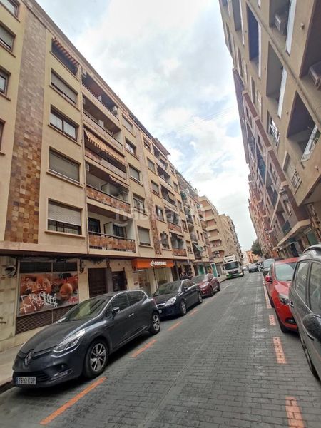 Foto b7f88c8d-c44c-4b26-9c11-7727b14fde18. Aparcament cotxe a El Carme Valencia