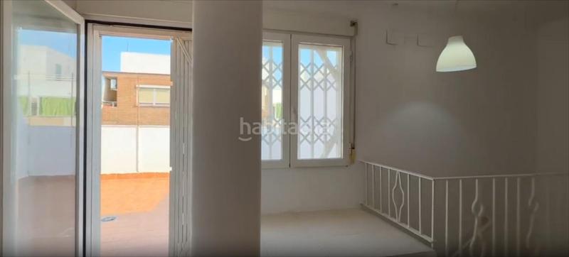 Foto b10c2a99-0526-4b2e-ab7b-4fd6c085bbf5. Location attique dans Torrefiel Valencia