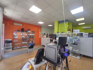 Local Comercial a L´Amistat. Local en venta en santos justo y pastor