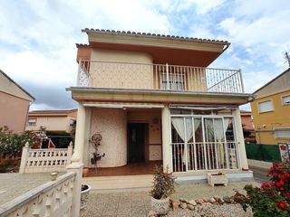 Haus in Turís. Chalet independiente urbano consolidado.