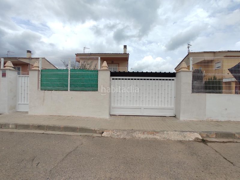 Foto 8771ceb3-d546-4f43-abce-b134a4ecd2c4. Casa amb piscina a Turís