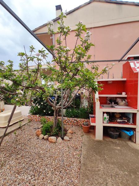 Foto d1f5fdc3-ba42-4914-8974-8116be57c3e9. Casa amb piscina a Turís