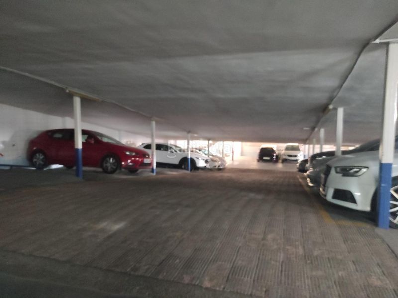 Foto 93f4d481-e9b8-43b6-bce1-8ea3306817fb. Aparcament cotxe a Marxalenes Valencia